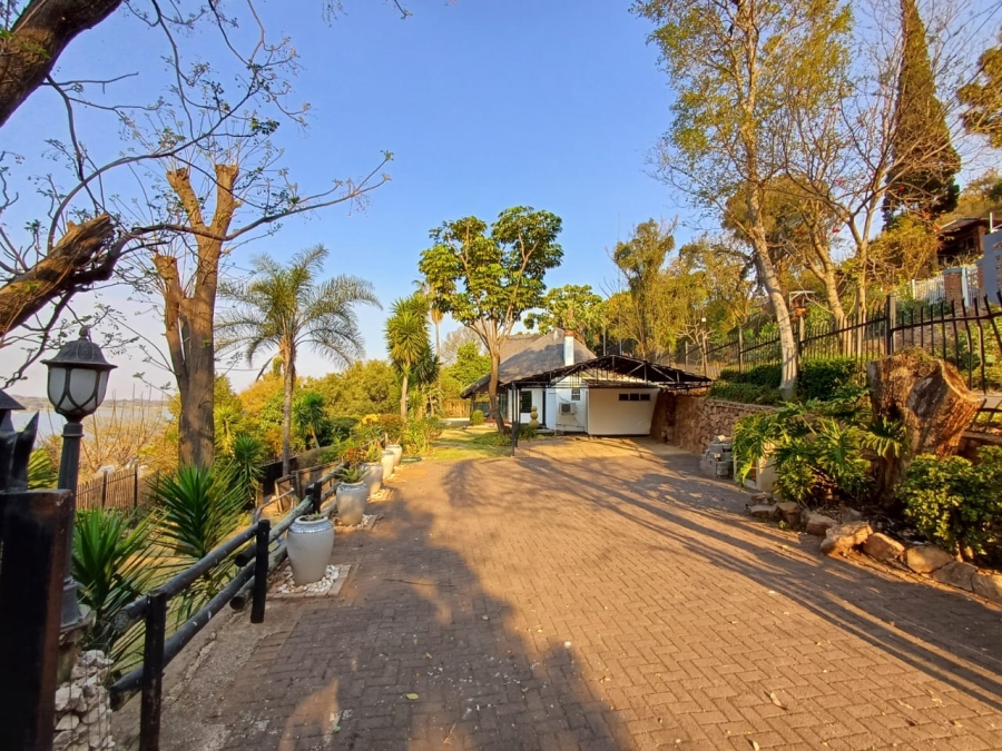 3 Bedroom Property for Sale in Kosmos North West